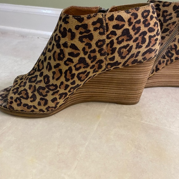 Lucky Brand Leopard Open Toe Wedge Ankle Boots - Picture 6 of 7